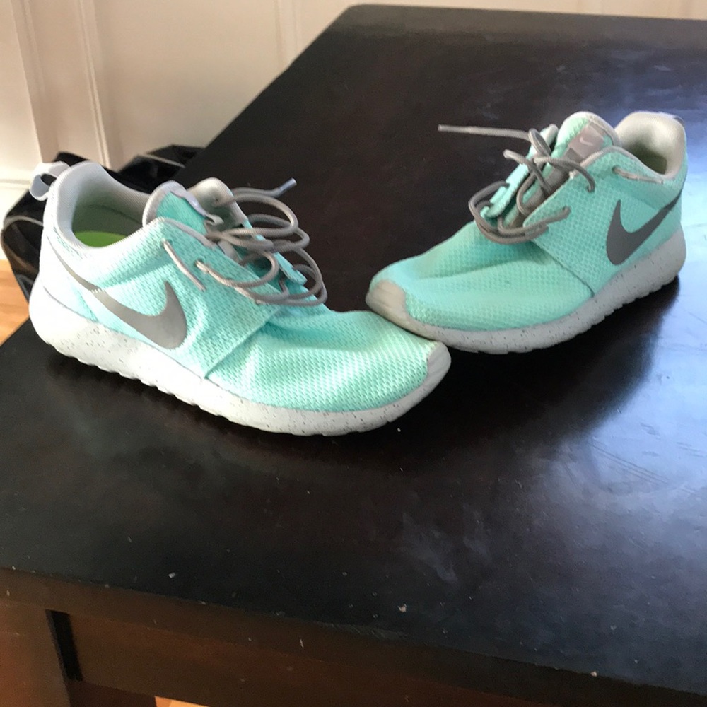 Tiffany Roshe runs